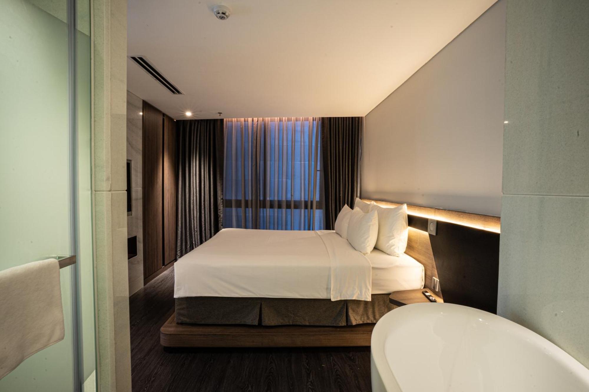 Draco Hotel & Suites Дананг Стая снимка